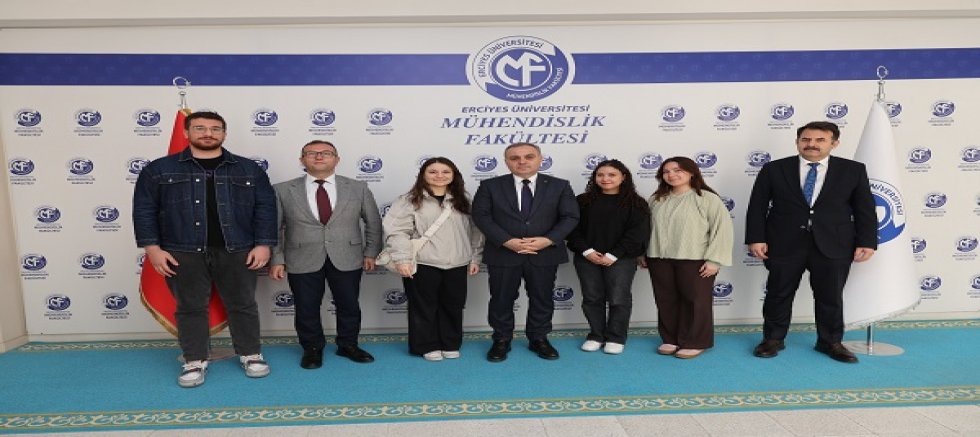 Rektör Prof. Dr. Altun, IEEE Kulübü Öğrencileri ile Bir Araya Geldi