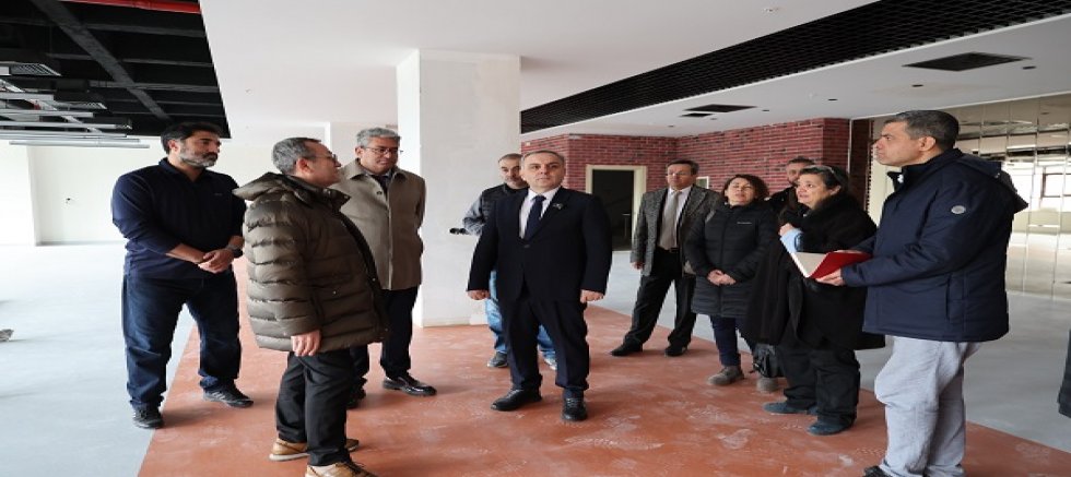 Rektör Prof. Dr. Altun, Yenileme Çalışması Devam Eden Kütüphane Binasını İnceledi