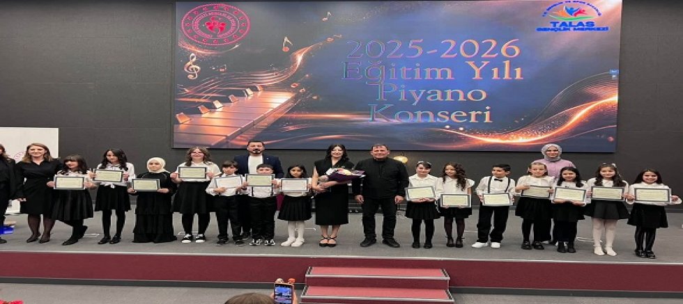 Talas Gençlik Merkezi Öğrencilerinden Muhteşem Yıl Sonu Konseri