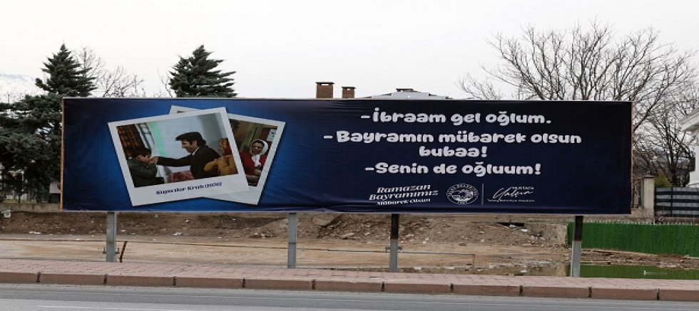 Talas Belediyesinden gülümseten bayram bilboardları