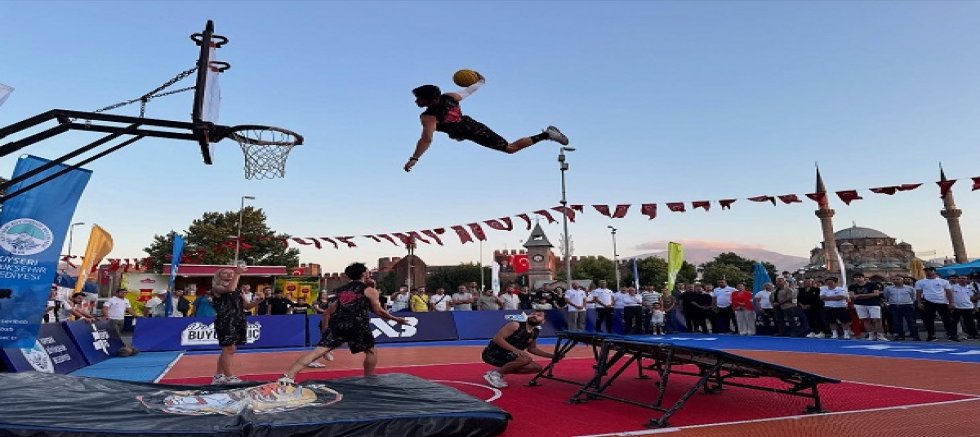 FIBA onaylı 3x3 Uluslararası Basketbol Turnuvası, Cumhuriyet Meydanı’nda