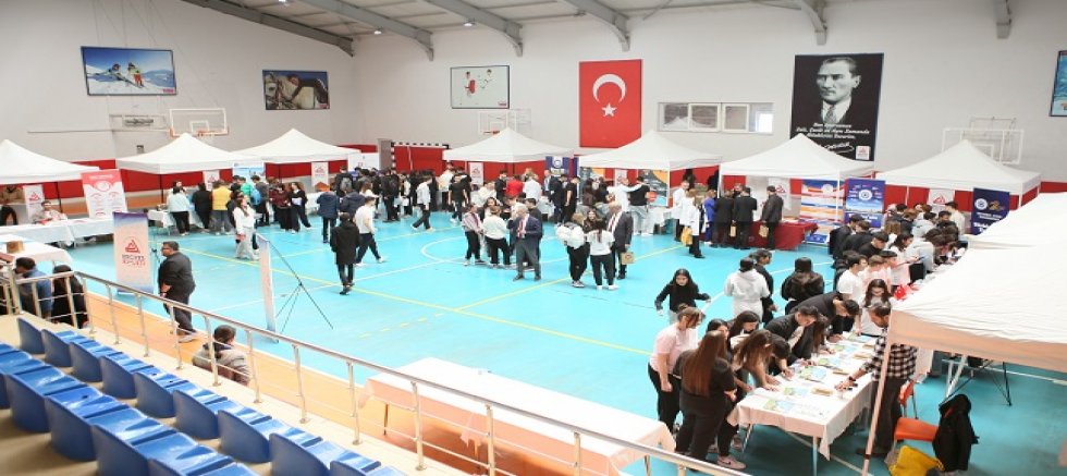 Üniversite Tanıtım Fuarı Erciyes Koleji’nde yapıldı