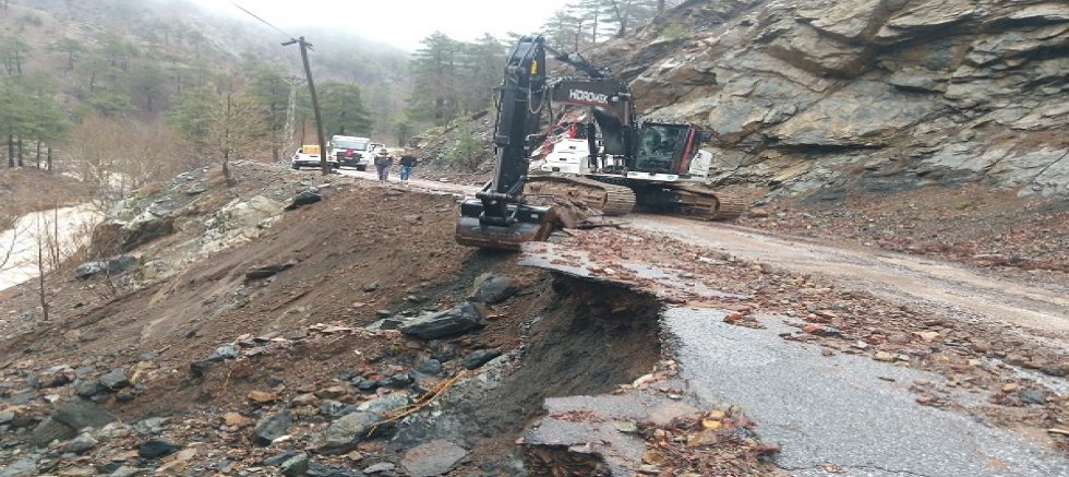 Yahyalı'da Sel ve Heyelan Sonucu Kapanan Yollar Ulaşıma Açıldı
