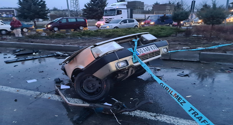 Nevşehir'de kazada  otomobil ikiye ayrıldı1 kişi öldü
