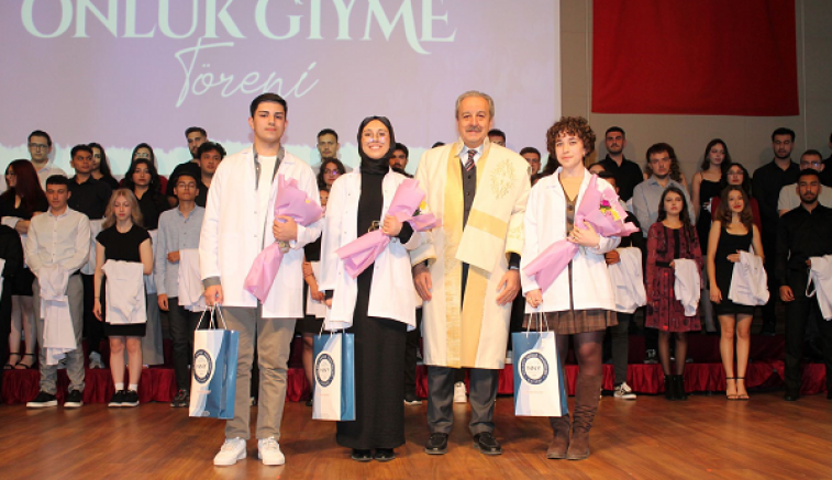 NNYÜ Diş hekimliği fakültesi Öğrencileri önlük giydi