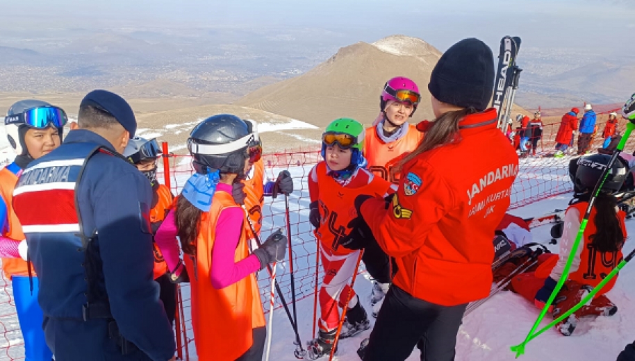 Okul Sporları Kayak Alp-Kuzey Disiplini müsabakaları sona erdi