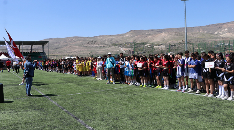 Okul Sporları Ragbi Yıldızlar Grup Birinciliği Kayseri'de başladı