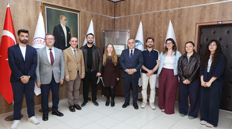 Rektör Prof. Dr. Altun, EVEA Öğrenci Kulübü Üyeleri ile Buluştu