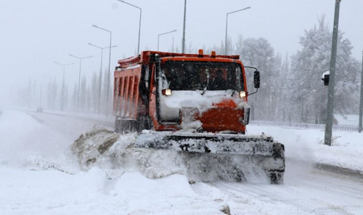 Sivas'ta 124 köy yolunda kar nedeniyle ulaşım sağlanamıyor