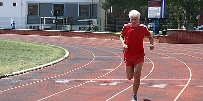 60 yaşından sonra atletizme başlayıp 7 yılda 15 birincilik kazandı