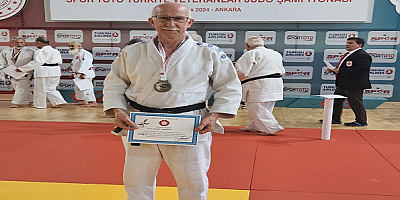 Ahmet Koparan Veteranlar Türkiye Judo Şampiyonasında ikinci oldu