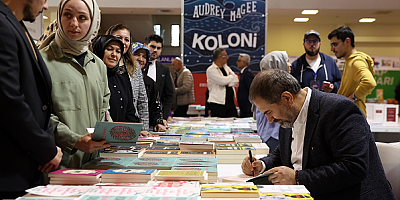 AK Parti Genel Başkan Yardımcısı Şen, Kayseri Kitap Fuarı'nı ziyaret etti