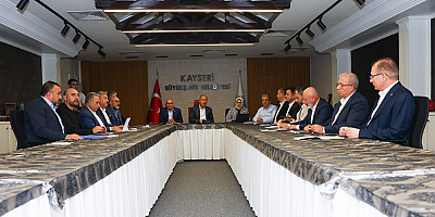 Akar ve Büyükkılıç'tan OSB ve Oda Başkanlarıyla Yatırım Değerlendirme Toplantısı