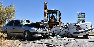 Aksaray'da 3 aracın karıştığı kazada 3 kişi öldü