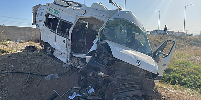 Aksaray'da işçi servisi ile kamyonetin çarpıştığı kazada 2 kişi öldü
