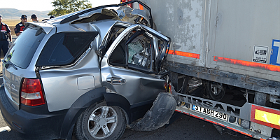 Aksaray'da otomobil ile tırın çarpıştığı kazada 1 kişi öldü, 2 kişi yaralandı