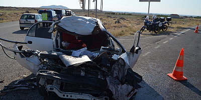 Aksaray'da otomobilin kamyonla çarpışması sonucu 4 kişi yaralandı