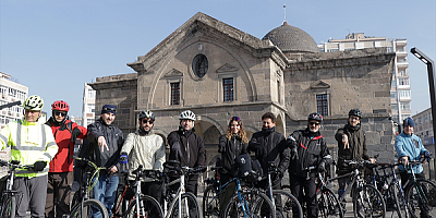 Almanya'dan Kayseri'ye bisikletle gelen Madeline için bisiklet turu düzenlendi