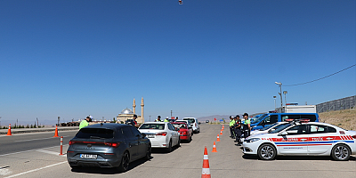 Ankara-Kayseri kara yolunda helikopterle trafik denetimi yapıldı