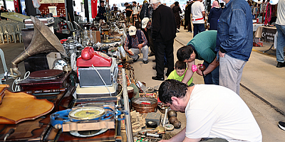 Antika Pazarı Mevlana Mahallesi Pazar Yerinde