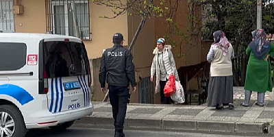 Arkadaşının evinde mahsur kalan kadını itfaiye kurtardı