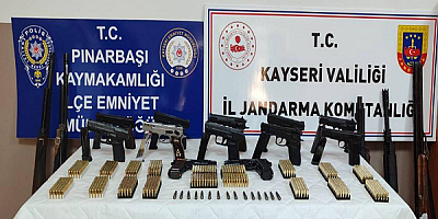 ''Ateşli Silahla Kazaen Yaralanma'' olayına ilişkin yapılan aramalarda çok sayıda silah ve mühimmat bulundu