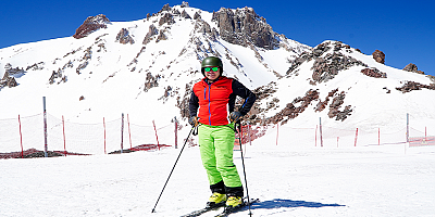 Avusturyalı eski şampiyon sporcu Marc Girardelli, Erciyes'te kayak yaptı