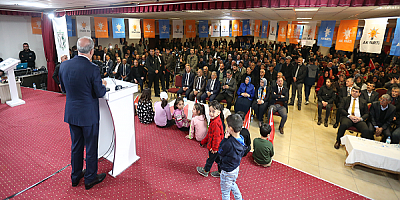 Bakan Akar ile Başkan Büyükkılıç'a Pınarbaşı ve Sarız'da Sevgi Seli