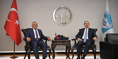 Bakan Muş'tan Memduh Büyükkılıç'a Tebrik ve Teşekkür