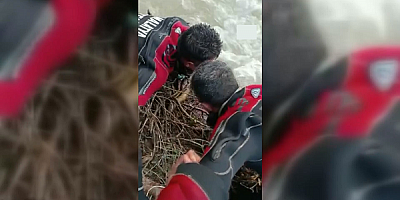 Balık tutarken takılan oltasını kurtarmak isteyen çocuk boğuldu