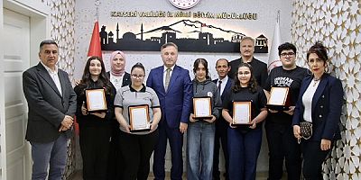 Başarılı Ögrencilerden İl Milli Eğitim Müdürlüğüne Ziyaret