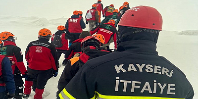 Başkan Büyükkılıç, Erciyes Tatbikatı'na Katılan İtfaiye Ekiplerine Belgelerini Verdi