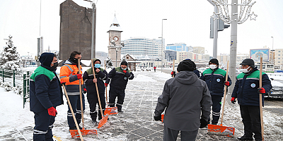 Başkan Büyükkılıç karla mücadele çalışmalarını denetledi