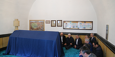 Başkan Büyükkılıç, Şehrin Kurucusu Melik Mehmet Gazi Türbesi'ni Ziyaret Etti