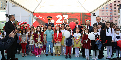 Başkan Büyükkılıç, Vali Günaydın ile Birlikte Çocukların 23 Nisan Coşkusuna Ortak Oldu