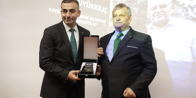 Başkan Memduh Büyükkılıç'a başarı ve onur ödülü