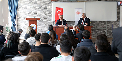 Başkan Yalçın ''Kariyer Günleri'' programında öğrencilerle bir araya geldi