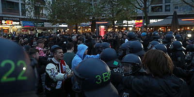 Berlin'de 1 Mayıs gösterisinde polis ile eylemciler arasında arbede çıktı