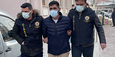 Birlikte yaşadığı kadını öldüren zanlı ile arkadaşı adliyede
