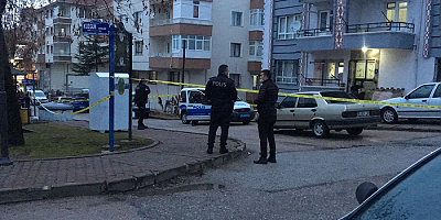 Boşandığı karısını alıkoyan koca, kızlarını almaya gelen anne ve babasını tüfekle vurdu