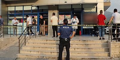 Boşanma aşamasındaki karısını silahla yaralayıp intihar etti