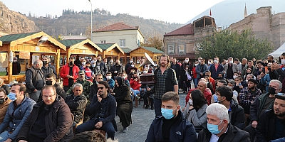 Bu pazar antikacılar buluşuyor