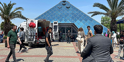 Bursa'daki AVM'de, bir mağazada çökme meydana geldi