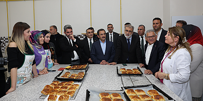 Büyükkılıç, Eski Bakan Yıldız ile Birlikte KAYMEK Akademi'de İncelemelerde Bulundu