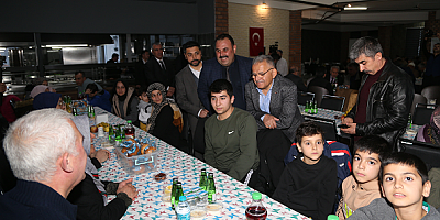 Büyükkılıç, Hafız Öğrenciler ve Depremzede Vatandaşlarla İftar Sofrasında Buluştu