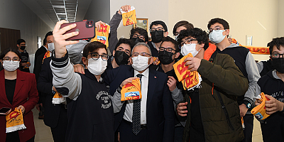 Büyükkılıç, liselilerle bir araya geldi