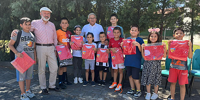  Büyükkılıç, Miniklere Kayserispor Forması Hediye Etti