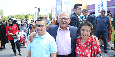 Büyükkılıç, Özel Öğrencilere Karnelerini Dağıttı