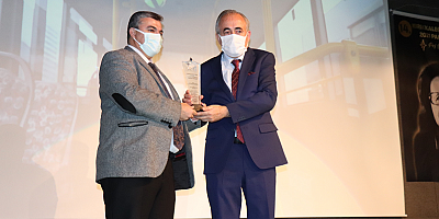 Büyükkılıç, Pandemi Ödülleri’nde Yılın Büyükşehir Belediye Başkanı seçildi