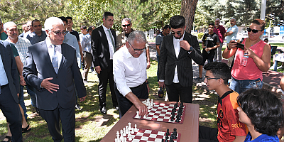 Büyükkılıç, satranç turnuvasına katıldı